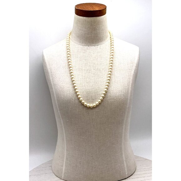 Classic Faux Pearl Necklace With Gold Clasp - Picture 3 of 6